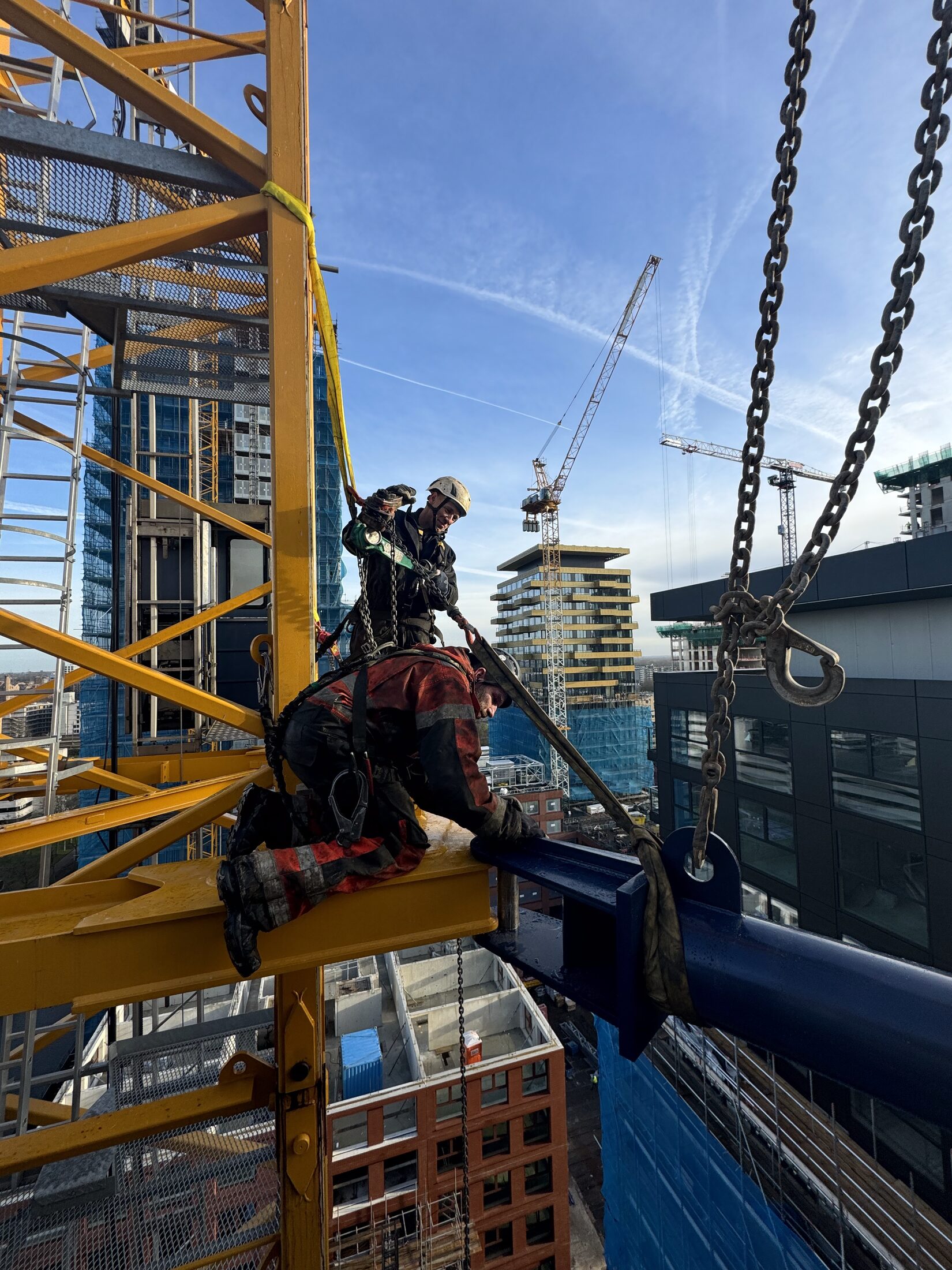 Technicus aan het werk op hoogte